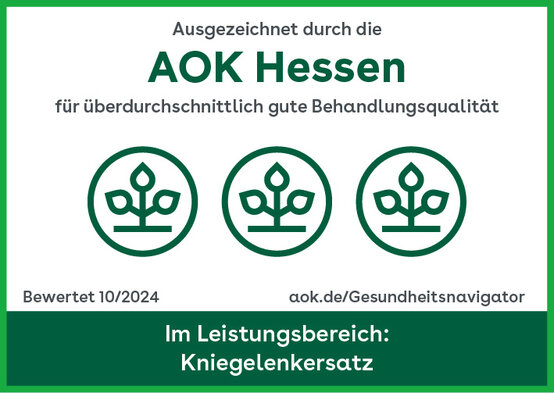 Grünes AOK-Qualitätssiegel 2024 für Hüftendoprothesen, rund mit AOK-Logo und Aufschrift „Kniegelenkersatz“