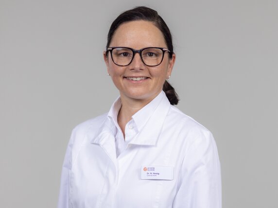 Dr. Nadine Herzig
